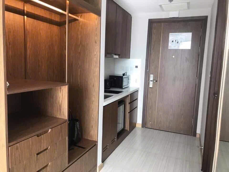 Cần tiền bán nhanh căn Panorama tầng cao - có ban công rộng - Toà A